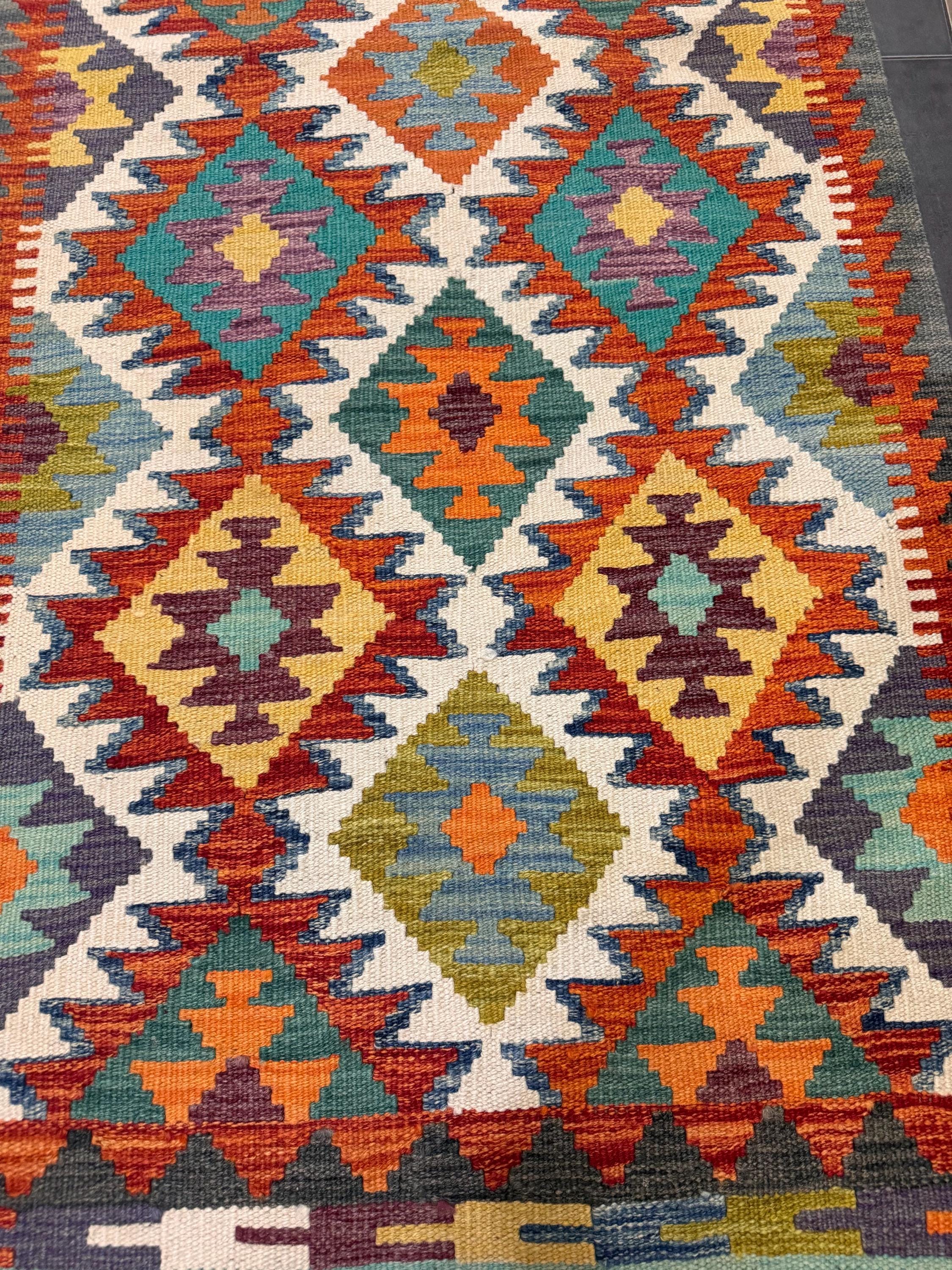Handwoven Afghan Kilim Rug – Bohemian Geometric Wool Rug (126 x 86 cm)